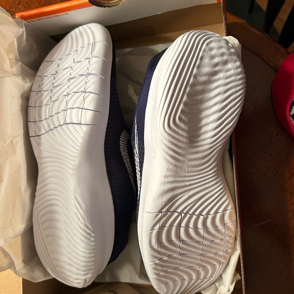 Nike Men's Dark Blue and White Sneakers - Picture 2 of 3